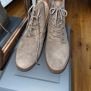 *BRAND NEW* Vionic Water Repellent Suede Lace Up Ankle Boots-Larson